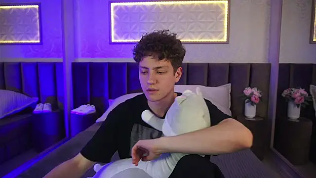 Snapshot of StefanBev chatting on 04/16/26, 09:39 StefanBev online show from 04/16/26, 09:39