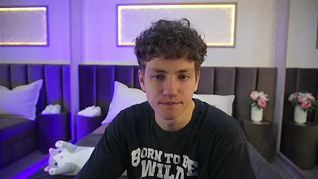 Snapshot of StefanBev chatting on 04/20/26, 07:37 StefanBev online show from 04/20/26, 07:37