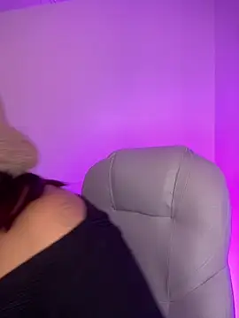 Snapshot of Wen_01 chatting on 02/12/26, 11:27 Wen 01 online show from 02/12/26, 11:27