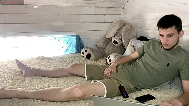 Snapshot of Donald_boy chatting on 04/15/26, 10:44 Donald boy online show from 04/15/26, 10:44