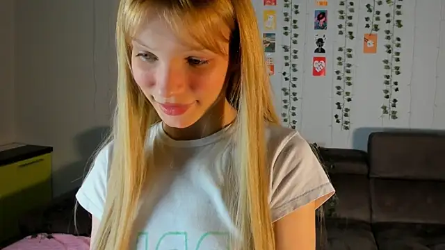 Snapshot of Kiracute18 chatting on 03/12/26, 05:08 Kiracute18 online show from 03/12/26, 05:08