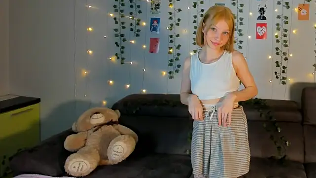 Snapshot of Kiracute18 chatting on 03/24/26, 07:08 Kiracute18 online show from 03/24/26, 07:08