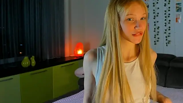 Snapshot of Kiracute18 chatting on 03/27/26, 06:29 Kiracute18 online show from 03/27/26, 06:29