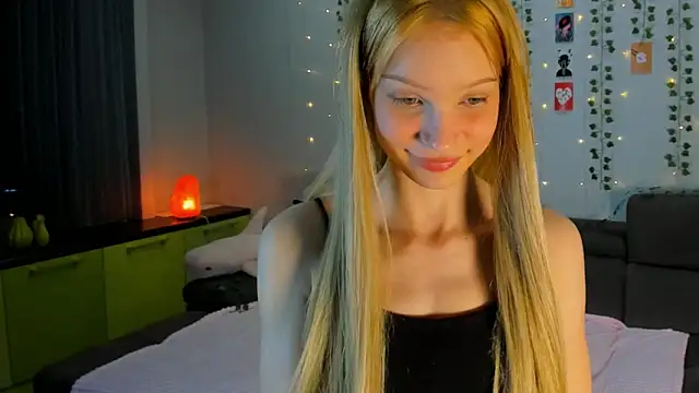 Snapshot of Kiracute18 chatting on 04/07/26, 04:18 Kiracute18 online show from 04/07/26, 04:18