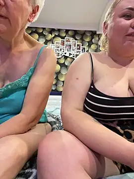 Snapshot of Mommy-girl-Lola chatting on 03/15/26, 07:09 Mommy-girl-Lola online show from 03/15/26, 07:09