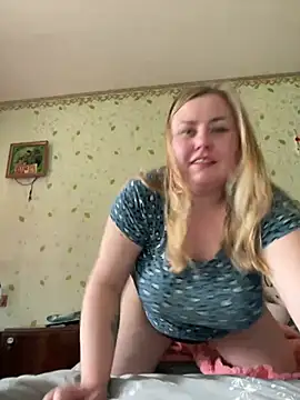 Snapshot of Mommy-girl-Lola chatting on 04/07/26, 08:04 Mommy-girl-Lola online show from 04/07/26, 08:04