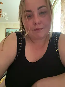 Snapshot of Mommy-girl-Lola chatting on 05/15/26, 10:11 Mommy-girl-Lola online show from 05/15/26, 10:11