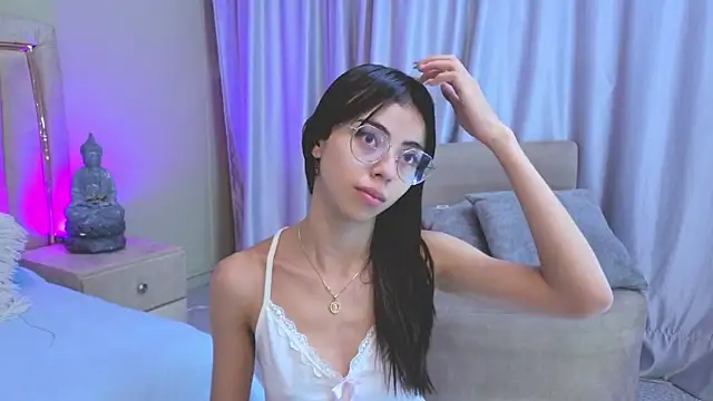Snapshot of Mia_Naive chatting on 05/18/26, 12:22 Mia Naive online show from 05/18/26, 12:22