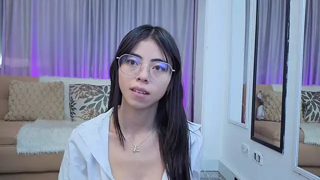 Snapshot of Mia_Naive chatting on 05/27/26, 12:02 Mia Naive online show from 05/27/26, 12:02