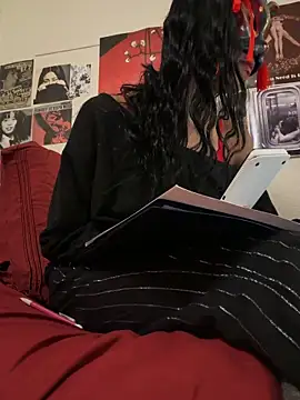 Snapshot of LadyKitsune chatting on 03/04/26, 04:07 LadyKitsune online show from 03/04/26, 04:07