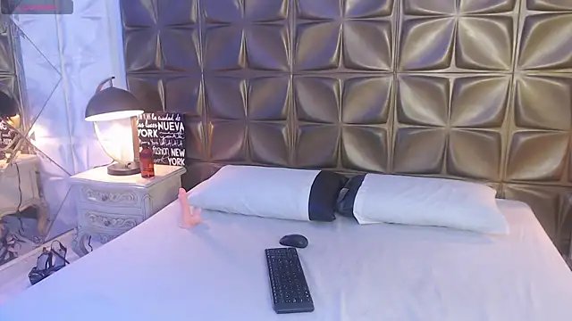 Snapshot of LunaJohns chatting on 03/05/26, 12:12 LunaJohns online show from 03/05/26, 12:12