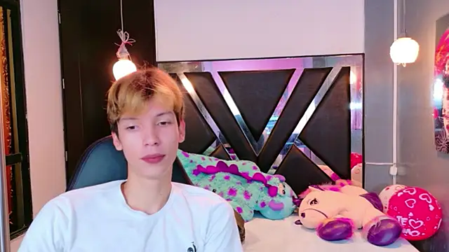 Snapshot of Liam_Green1 chatting on 02/15/26, 12:58 Liam Green1 online show from 02/15/26, 12:58