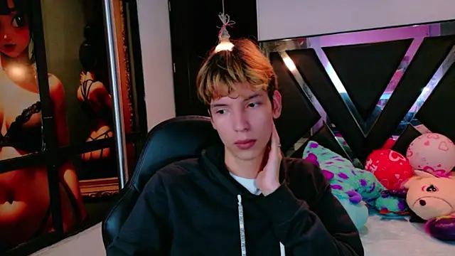 Snapshot of Liam_Green1 chatting on 02/17/26, 12:01 Liam Green1 online show from 02/17/26, 12:01