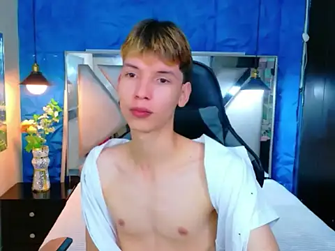 Snapshot of Liam_Green1 chatting on 02/28/26, 02:40 Liam Green1 online show from 02/28/26, 02:40