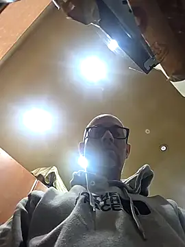 Snapshot of pareja47 chatting on 02/06/26, 08:01 pareja47 online show from 02/06/26, 08:01