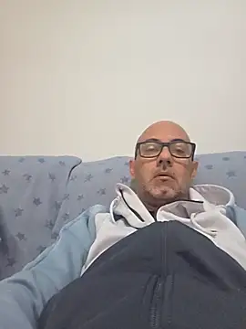 Snapshot of pareja47 chatting on 02/17/26, 09:06 pareja47 online show from 02/17/26, 09:06