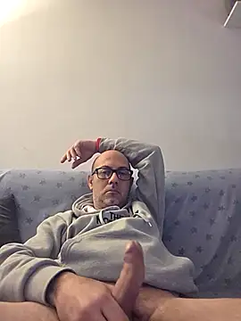 Snapshot of pareja47 chatting on 02/23/26, 08:44 pareja47 online show from 02/23/26, 08:44