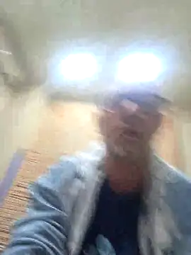 Snapshot of pareja47 chatting on 04/22/26, 07:55 pareja47 online show from 04/22/26, 07:55