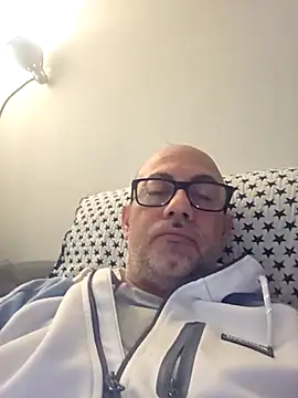 Snapshot of pareja47 chatting on 05/09/26, 06:35 pareja47 online show from 05/09/26, 06:35