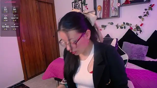 Snapshot of QueenRose94 chatting on 02/19/26, 01:07 QueenRose94 online show from 02/19/26, 01:07