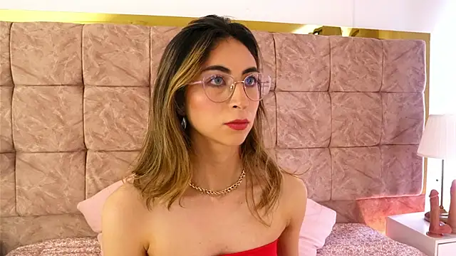 EmmaClark   online show from 04/10/26, 07:40