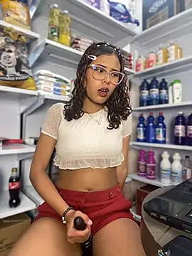 Snapshot of Rylia chatting on 03/04/26, 02:12 Rylia online show from 03/04/26, 02:12