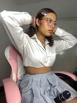 Snapshot of Rylia chatting on 03/05/26, 01:29 Rylia online show from 03/05/26, 01:29