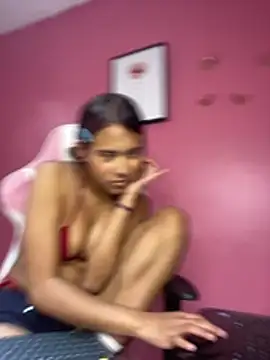 Snapshot of Rylia chatting on 03/16/26, 02:21 Rylia online show from 03/16/26, 02:21