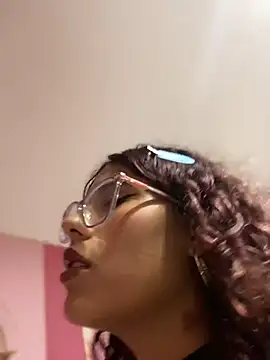 Snapshot of Rylia chatting on 03/29/26, 01:27 Rylia online show from 03/29/26, 01:27