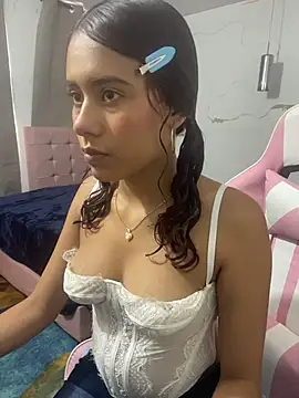 Snapshot of Rylia chatting on 04/04/26, 02:03 Rylia online show from 04/04/26, 02:03