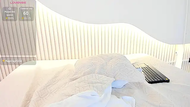 Snapshot of Kloe_skinny chatting on 04/15/26, 07:58 Kloe skinny online show from 04/15/26, 07:58