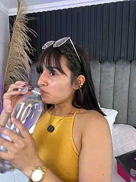 Nanda vixen  online show from 02/13/26, 09:00