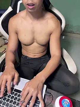 Snapshot of Graymenn chatting on 02/23/26, 03:26 Graymenn online show from 02/23/26, 03:26