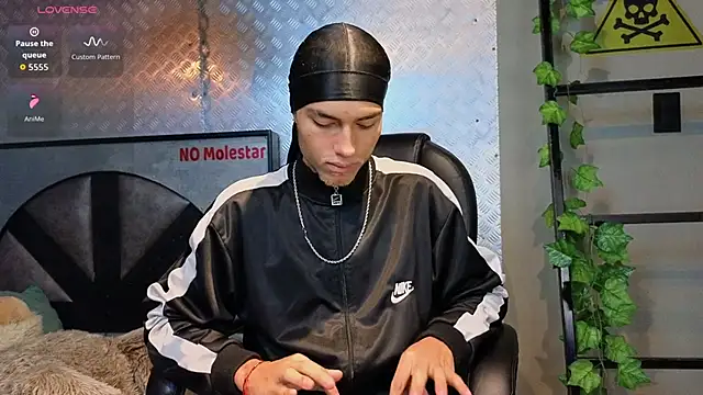 Snapshot of ItsZairen chatting on 03/12/26, 03:23 ItsZairen online show from 03/12/26, 03:23