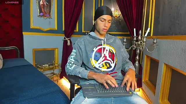 Snapshot of ItsZairen chatting on 03/14/26, 03:45 ItsZairen online show from 03/14/26, 03:45