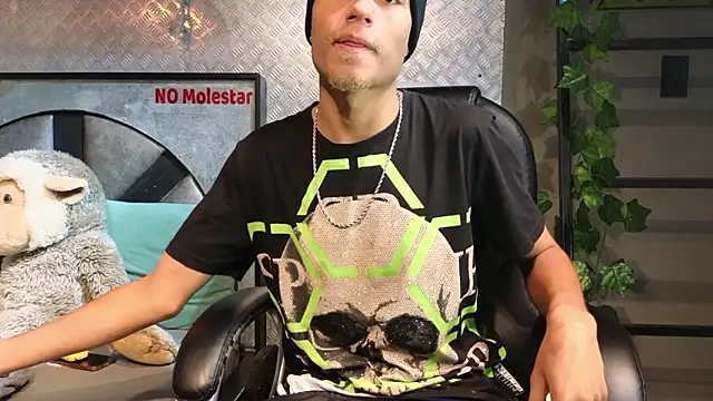 Snapshot of ItsZairen chatting on 03/18/26, 05:21 ItsZairen online show from 03/18/26, 05:21