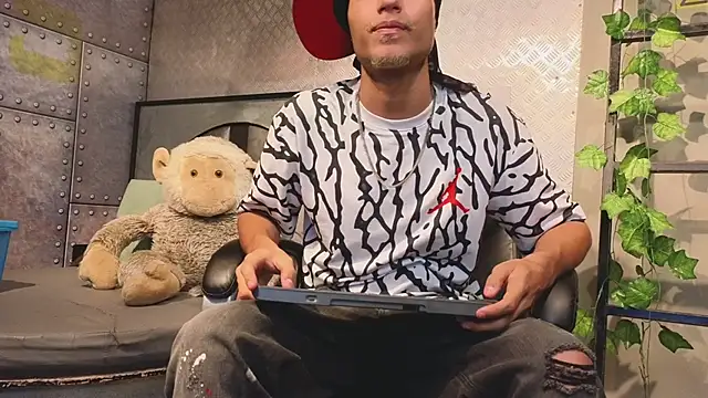 Snapshot of ItsZairen chatting on 03/21/26, 03:33 ItsZairen online show from 03/21/26, 03:33