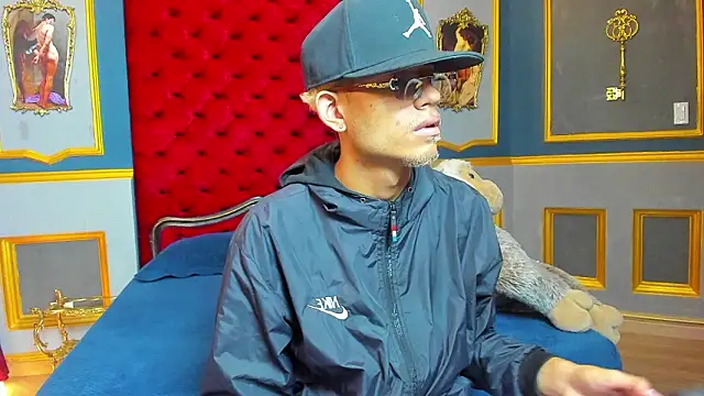 Snapshot of ItsZairen chatting on 03/28/26, 03:39 ItsZairen online show from 03/28/26, 03:39