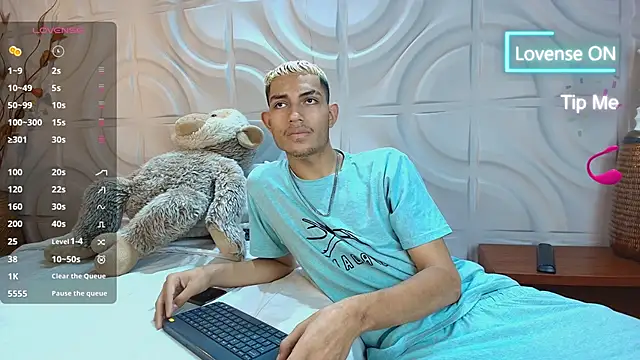 Snapshot of ItsZairen chatting on 04/12/26, 04:39 ItsZairen online show from 04/12/26, 04:39