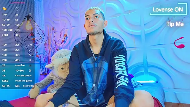 Snapshot of ItsZairen chatting on 04/16/26, 03:51 ItsZairen online show from 04/16/26, 03:51