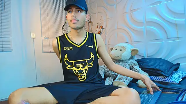 Snapshot of ItsZairen chatting on 04/17/26, 04:26 ItsZairen online show from 04/17/26, 04:26