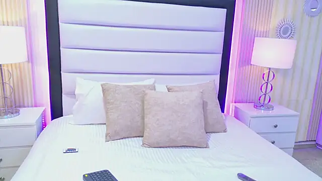 LaurenHazell online show from 02/15/26, 08:02