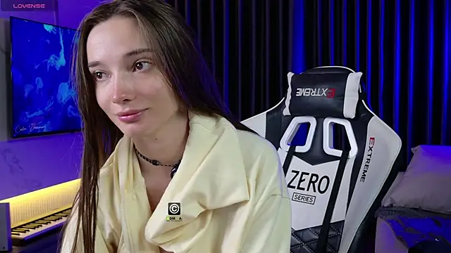 Snapshot of AnnyShore chatting on 03/28/26, 12:43 AnnyShore online show from 03/28/26, 12:43