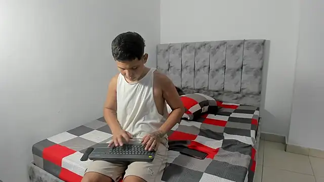 Snapshot of maykyboyx chatting on 03/03/26, 11:21 maykyboyx online show from 03/03/26, 11:21