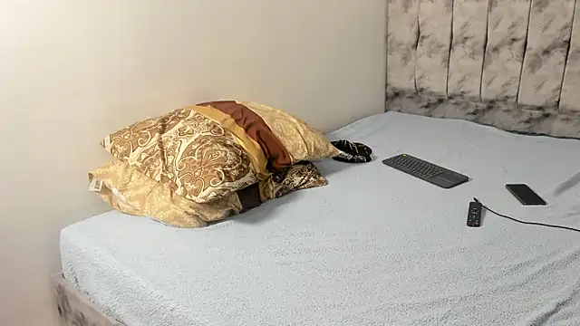 Snapshot of maykyboyx chatting on 03/17/26, 02:27 maykyboyx online show from 03/17/26, 02:27