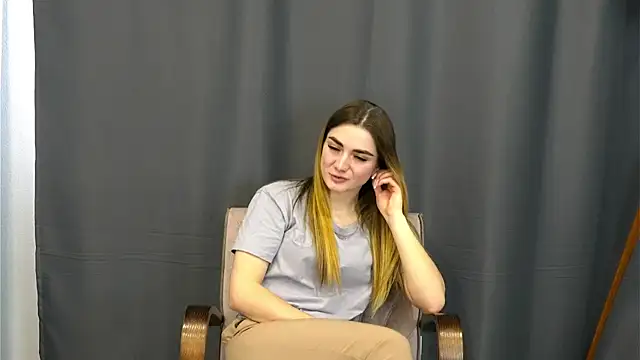 Snapshot of CharaVaz chatting on 02/08/26, 07:56 CharaVaz online show from 02/08/26, 07:56