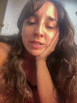 Snapshot of Latinaelisa chatting on 03/26/26, 02:28 Latinaelisa online show from 03/26/26, 02:28