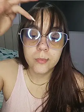 Snapshot of its_lauu_ chatting on 02/18/26, 03:57 its lauu online show from 02/18/26, 03:57