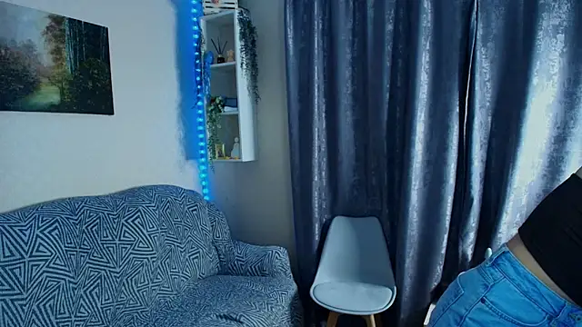 Snapshot of Erinn_Sky chatting on 03/23/26, 06:23 Erinn Sky online show from 03/23/26, 06:23