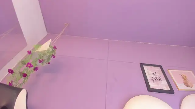 Snapshot of luna_bradley_ chatting on 03/07/26, 12:46 luna bradley online show from 03/07/26, 12:46